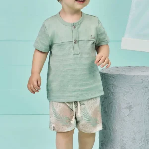 Conjunto Bermuda Hojas y Polera Cuello Redondo