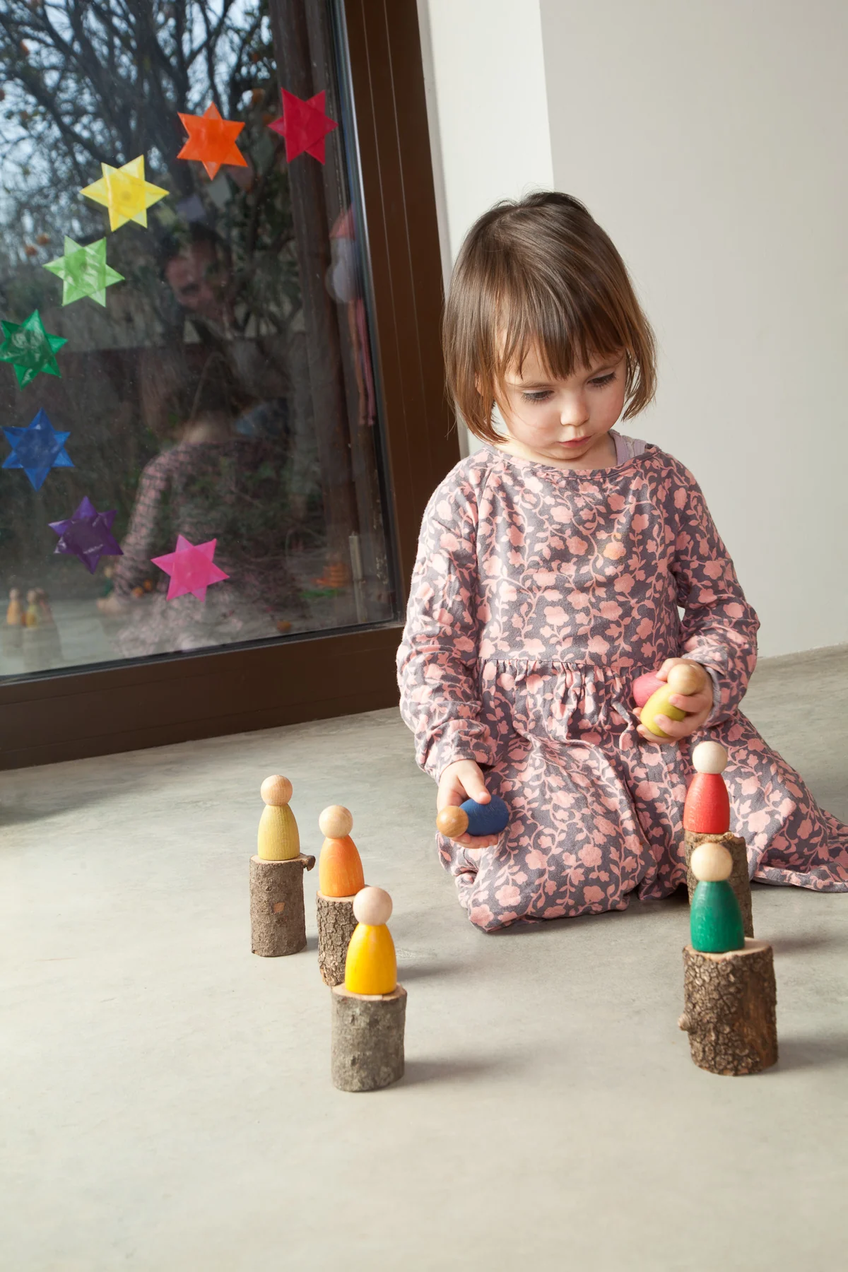 12 Nins arcoiris de Madera Ecológica - Imagen 2